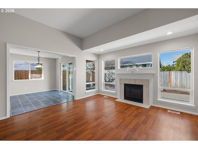 1295 Ne SETTING SUN Dr, Hillsboro, OR 97124