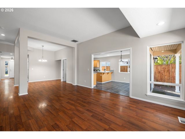 1295 Ne SETTING SUN Dr, Hillsboro, OR 97124