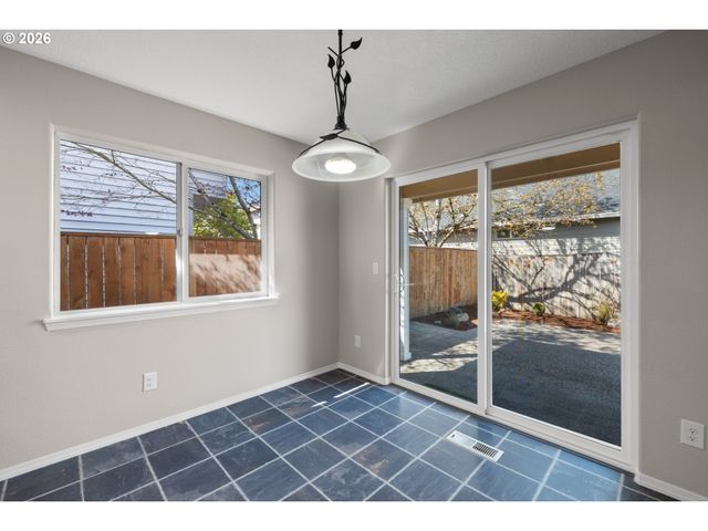 1295 Ne SETTING SUN Dr, Hillsboro, OR 97124