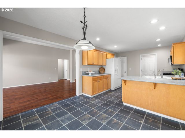 1295 Ne SETTING SUN Dr, Hillsboro, OR 97124