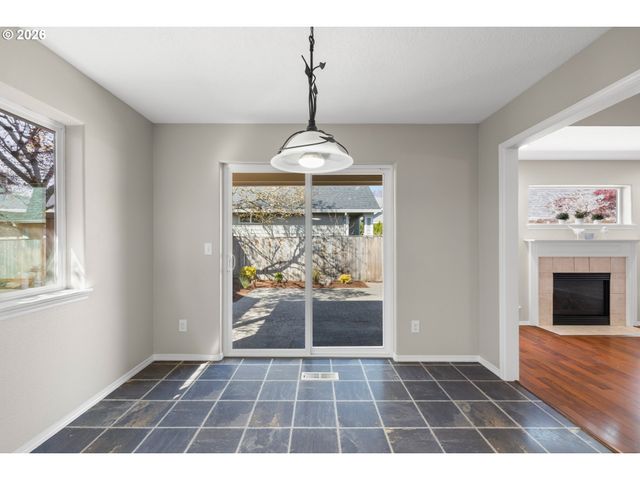 1295 Ne SETTING SUN Dr, Hillsboro, OR 97124