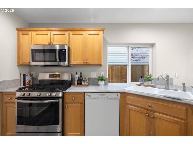 1295 Ne SETTING SUN Dr, Hillsboro, OR 97124