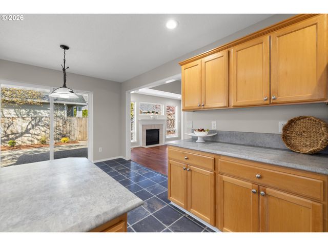 1295 Ne SETTING SUN Dr, Hillsboro, OR 97124