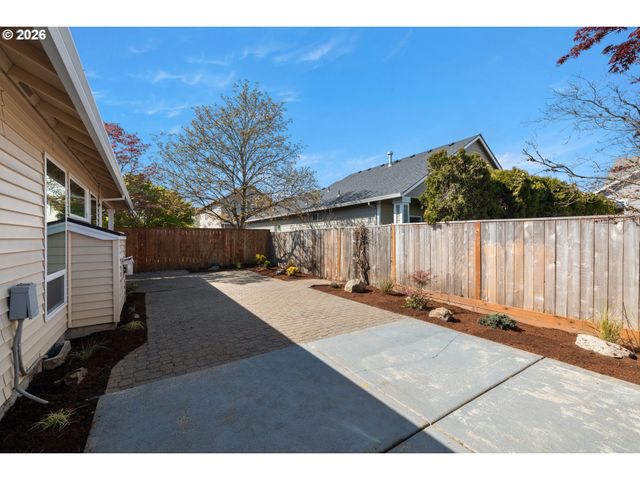 1295 Ne SETTING SUN Dr, Hillsboro, OR 97124