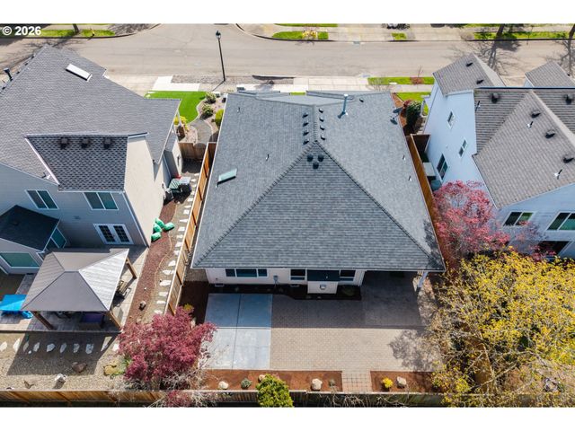 1295 Ne SETTING SUN Dr, Hillsboro, OR 97124