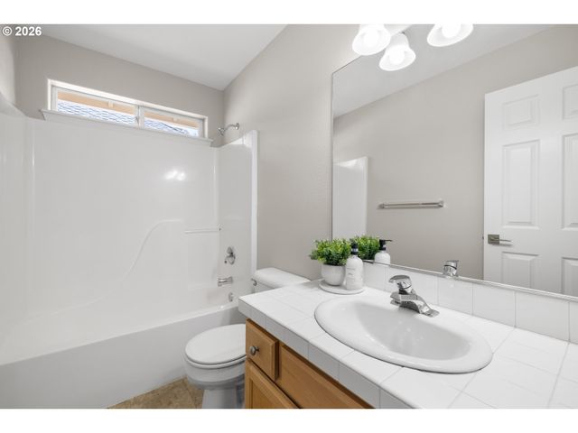 1295 Ne SETTING SUN Dr, Hillsboro, OR 97124