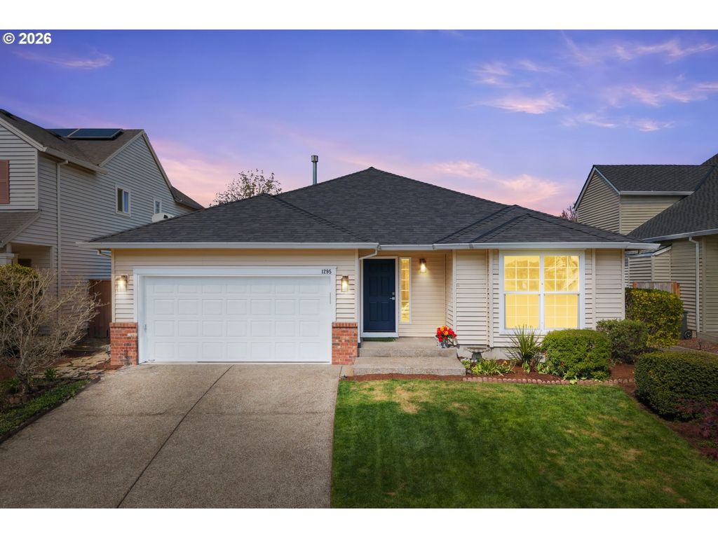 1295 Ne SETTING SUN Dr, Hillsboro, OR 97124