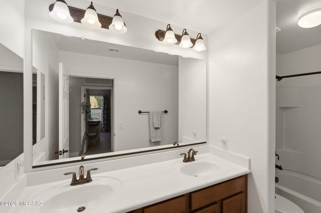 610 S Charles L Mckay Place, Vail, AZ 85641
