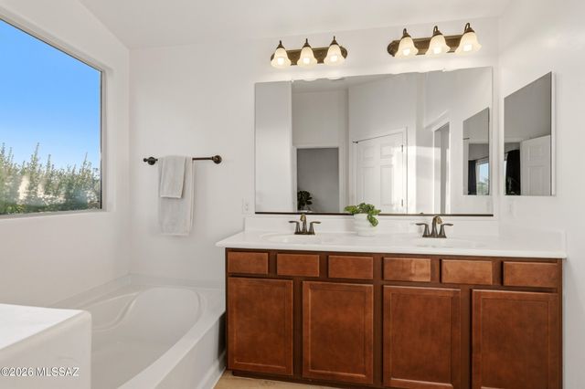 610 S Charles L Mckay Place, Vail, AZ 85641