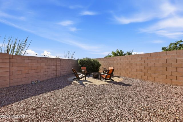 610 S Charles L Mckay Place, Vail, AZ 85641