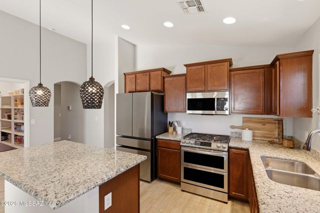 610 S Charles L Mckay Place, Vail, AZ 85641