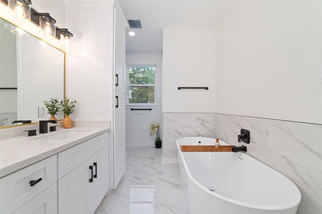 5811 Outer Banks Street, Houston, TX 77091