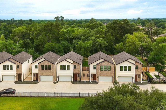 5811 Outer Banks Street, Houston, TX 77091