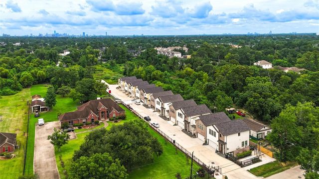 5811 Outer Banks Street, Houston, TX 77091