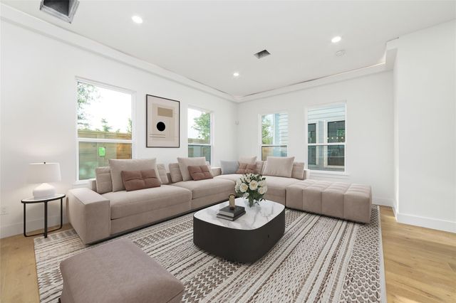 5811 Outer Banks Street, Houston, TX 77091