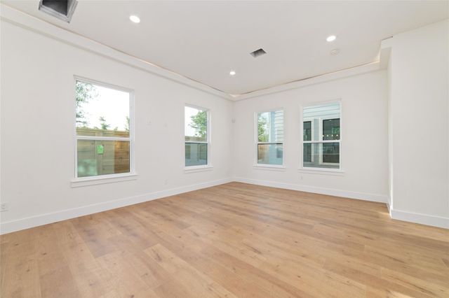 5811 Outer Banks Street, Houston, TX 77091