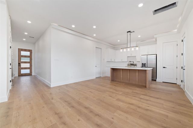 5811 Outer Banks Street, Houston, TX 77091