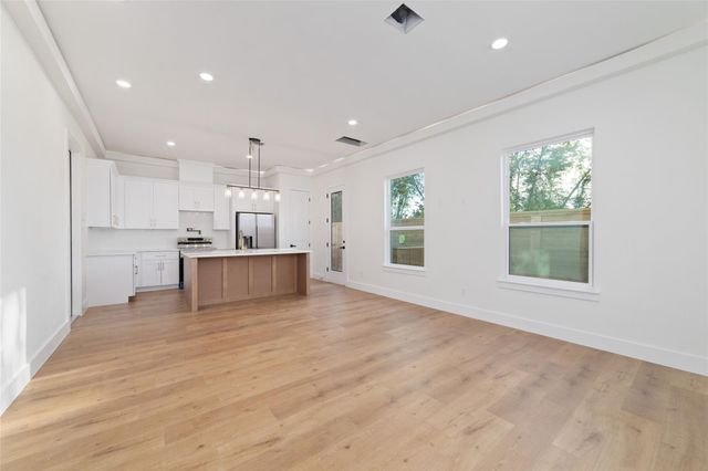 5811 Outer Banks Street, Houston, TX 77091