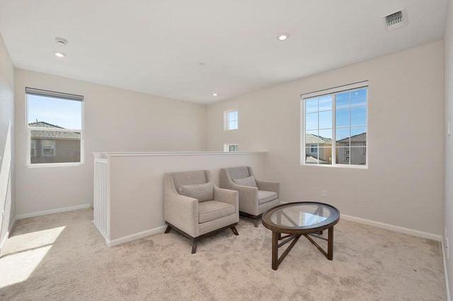 9476 Del Seis Dr, Sacramento, CA 95829