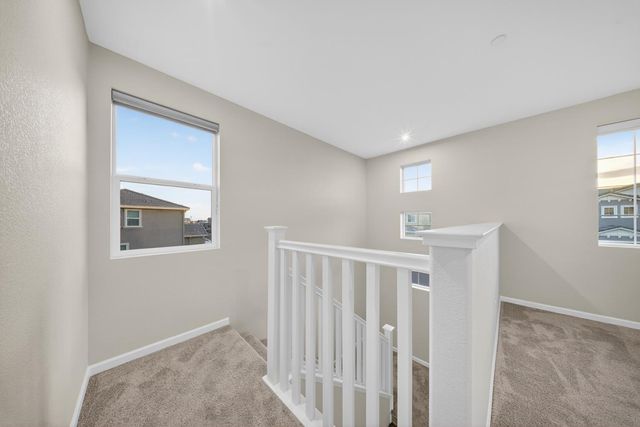 9476 Del Seis Dr, Sacramento, CA 95829