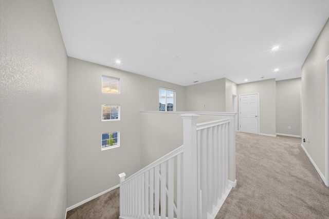 9476 Del Seis Dr, Sacramento, CA 95829
