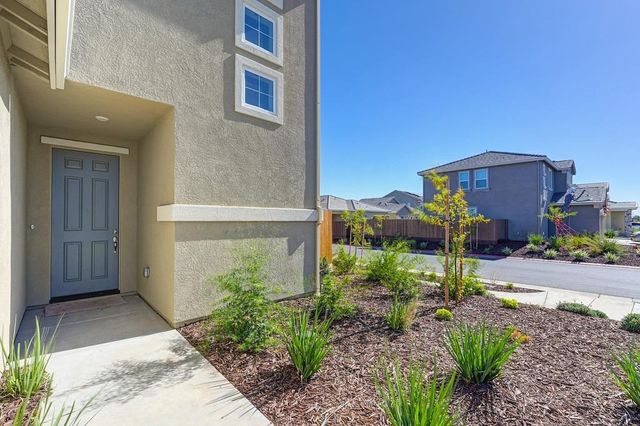 9476 Del Seis Dr, Sacramento, CA 95829