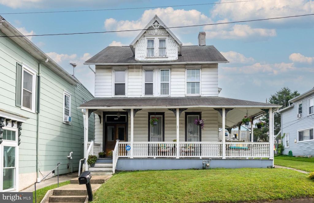 520 W 1ST AVE, Parkesburg, PA 19365