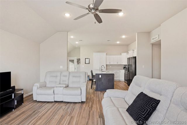 10914 S 274th East Avenue, Coweta, OK 74429