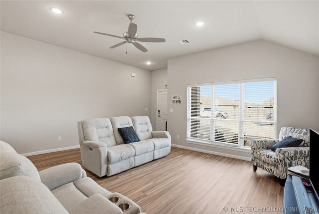 10914 S 274th East Avenue, Coweta, OK 74429