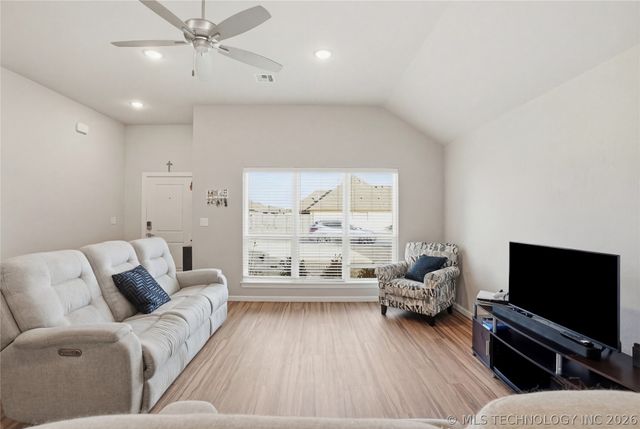 10914 S 274th East Avenue, Coweta, OK 74429