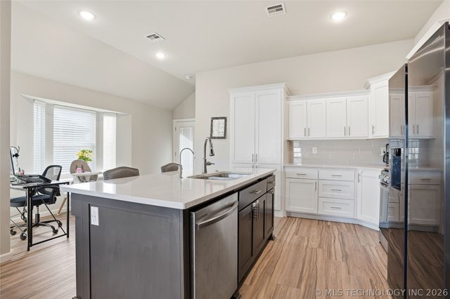 10914 S 274th East Avenue, Coweta, OK 74429