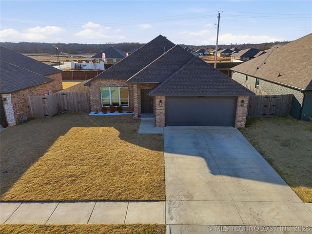 10914 S 274th East Avenue, Coweta, OK 74429