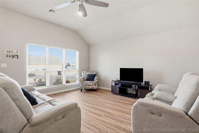 10914 S 274th East Avenue, Coweta, OK 74429