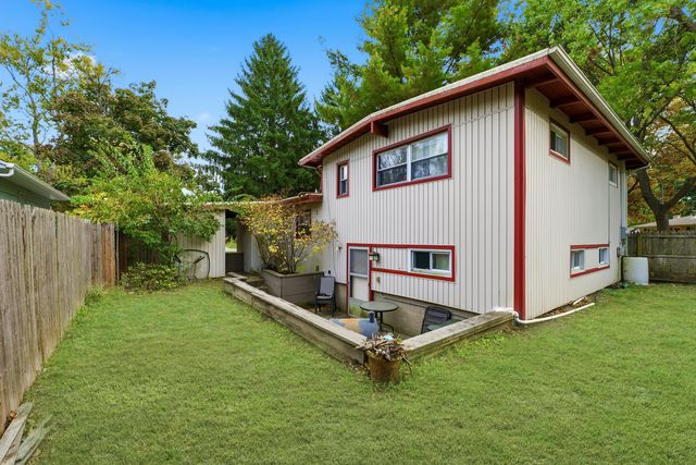 304 E Mumford Drive, Urbana, IL 61801