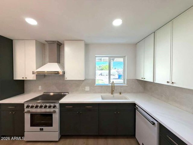 6134 N 9TH Street, Phoenix, AZ 85014