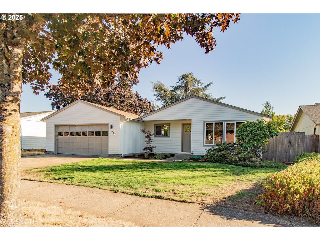 651 T St, Springfield, OR 97477