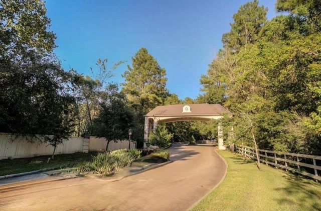 7389 Teaswood Drive, Conroe, TX 77304