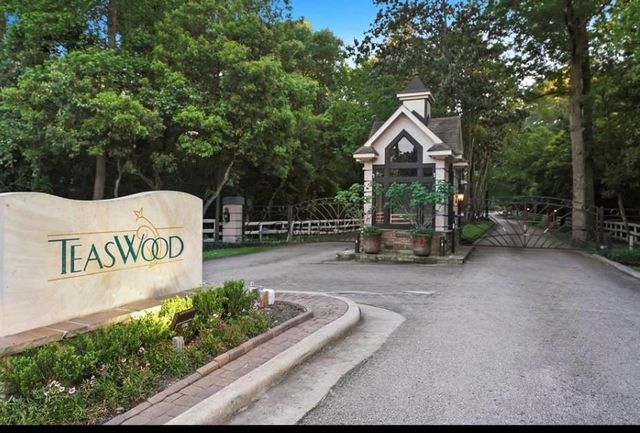 7389 Teaswood Drive, Conroe, TX 77304