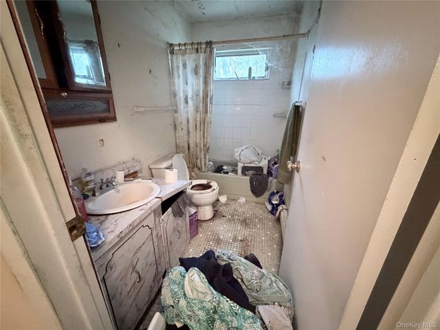 98 Broadway, Rocky Point, NY 11778