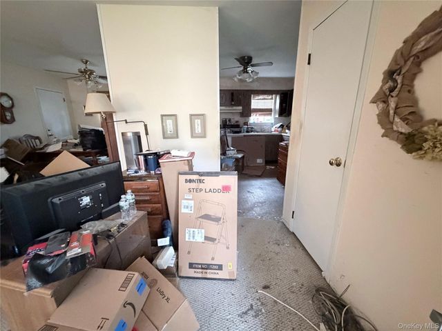 98 Broadway, Rocky Point, NY 11778