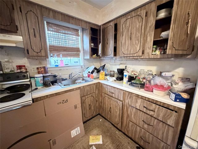 98 Broadway, Rocky Point, NY 11778