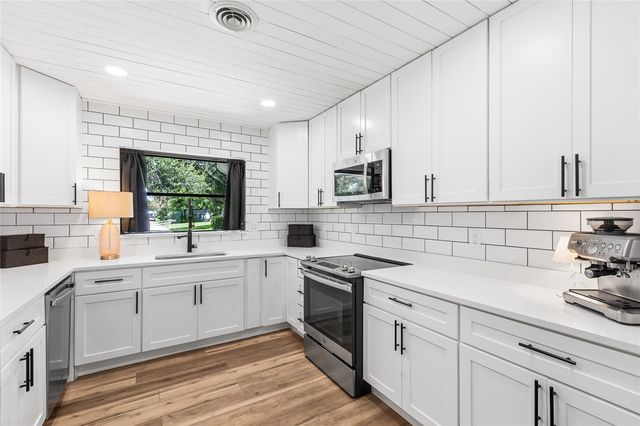 1821 OAK LAKE DRIVE, Clearwater, FL 33764