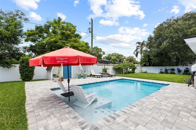 1821 OAK LAKE DRIVE, Clearwater, FL 33764