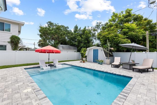 1821 OAK LAKE DRIVE, Clearwater, FL 33764