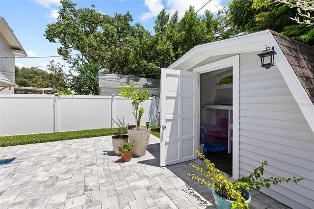 1821 OAK LAKE DRIVE, Clearwater, FL 33764