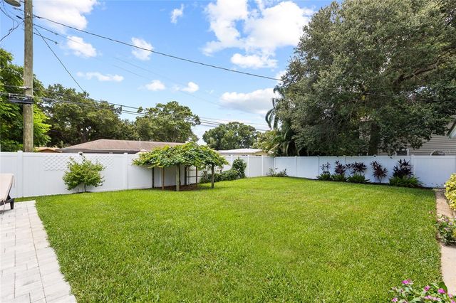 1821 OAK LAKE DRIVE, Clearwater, FL 33764