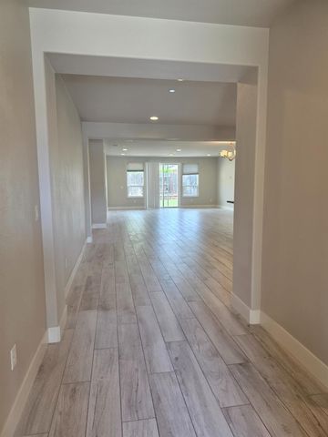 5873 Da Vinci Way, Sacramento, CA 95835