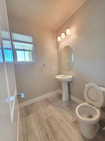 5873 Da Vinci Way, Sacramento, CA 95835