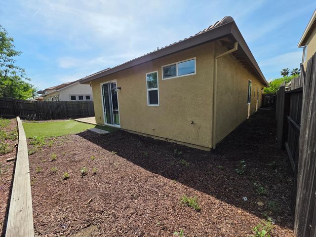 5873 Da Vinci Way, Sacramento, CA 95835