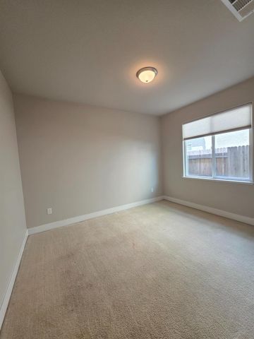 5873 Da Vinci Way, Sacramento, CA 95835